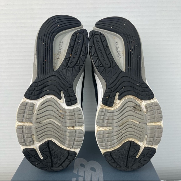 New Balance Boys 990 V6 Lace-up Sneaker Black/Silver Size 11 - Picture 6 of 8